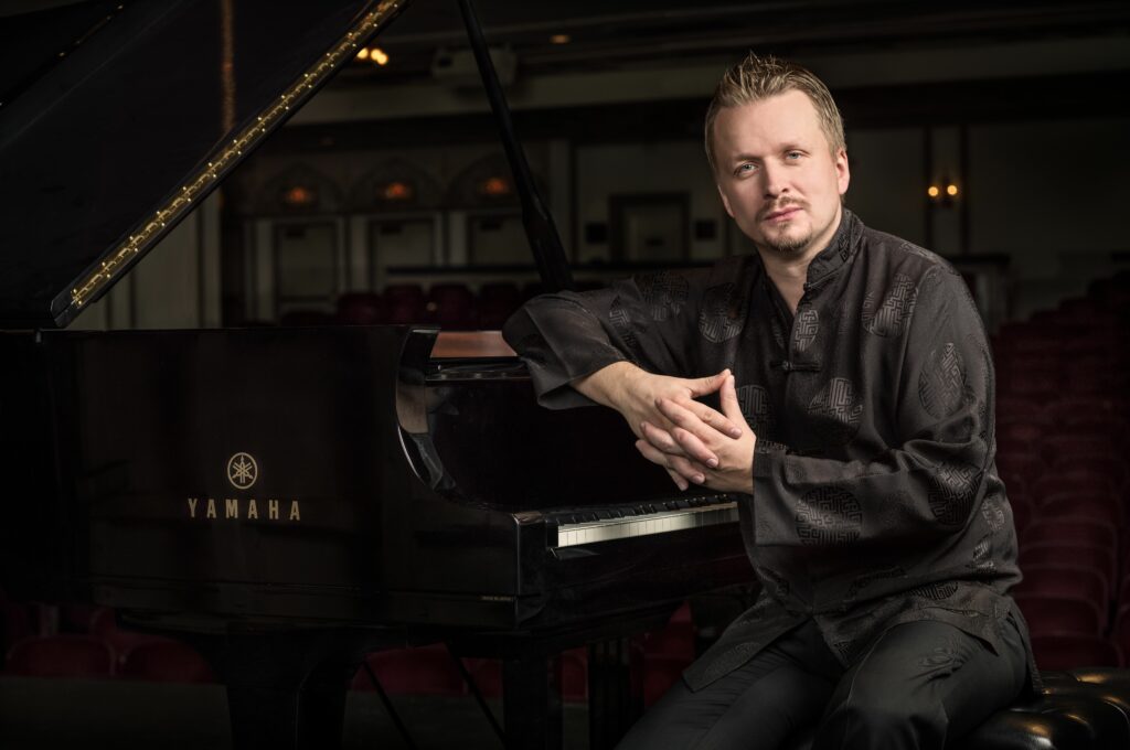 Ilya Yakushev Performs Mozart, Beethoven, Chopin, Gershwin, at Bargemusic Ilya Yakushev Performs Mozart, Beethoven, Chopin, Gershwin, at Bargemusic