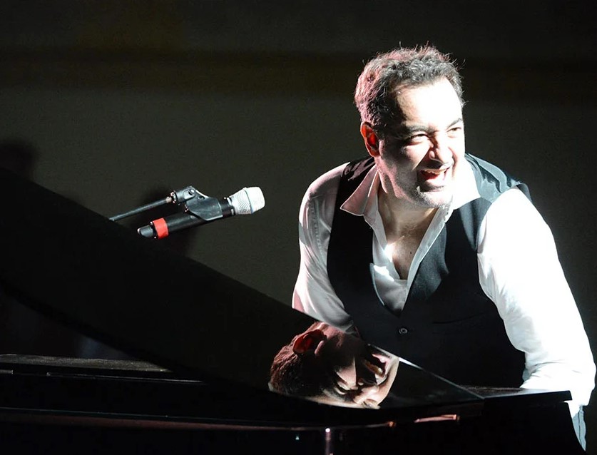 Alex Bugnon at The Iridium (Site)